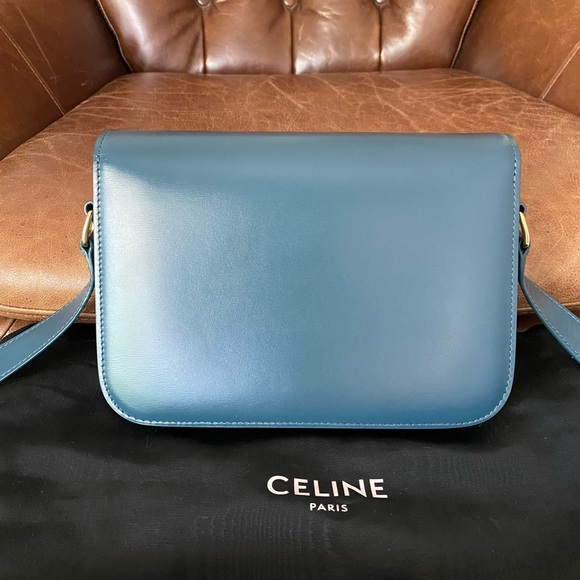 *SOLD* Celine Triomphe Shoulder Bag Smooth Calfskin Medium - Picture 4 of 16